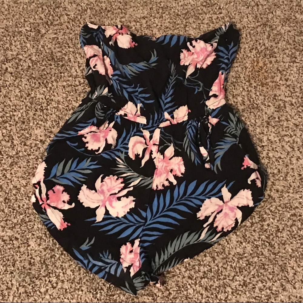 Short summer strapless romper XS